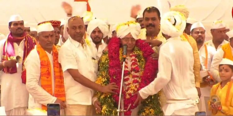 गुलालाचे किर्तन व पुष्पवृष्टीने आदिशक्ती संत मुक्ताई 725 वा अंतर्धान सोहळा मोठ्या उत्साहात साजरा