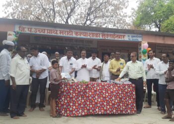 मुक्ताईनगर येथे जिल्हा परिषद शाळेच्या प्रवेशोत्सव व पालक संपर्क अभियानाचे आमदार चंद्रकात पाटील यांच्या हस्ते उद्घाटन 