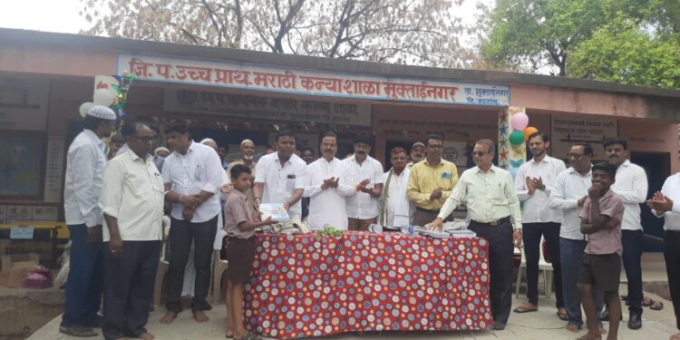 मुक्ताईनगर येथे जिल्हा परिषद शाळेच्या प्रवेशोत्सव व पालक संपर्क अभियानाचे आमदार चंद्रकात पाटील यांच्या हस्ते उद्घाटन 