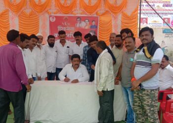 मुक्ताईनगर येथे शिवसेनेच्या ५६ व्या वर्धापन दिनानिमित्त राबविले सदस्य नोंदणी अभियान 