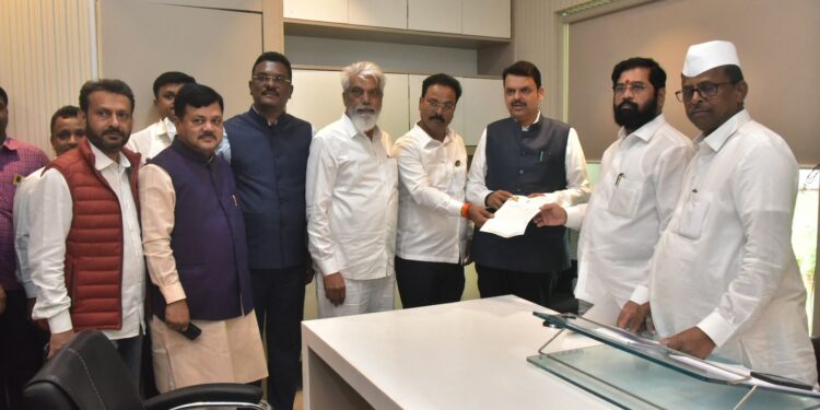 मुंबई येथे मराठा भवन जागेसह निधीची तरतूद व्हावी तसेच मतदार संघातील नागरी व ग्रामीण विकास कामांना मंजुरी व निधी प्राप्त व्हावा !