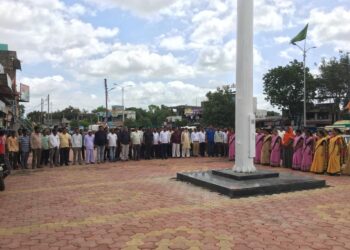 मुक्ताईनगर येथे स्वराज्य महोत्सवाअंतर्गत ‘सामूहिक राष्ट्रगीत गायन मोठ्या उत्साहात संपन्न 