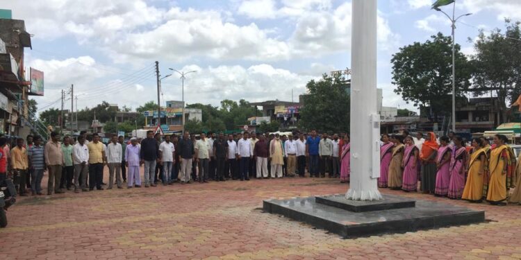 मुक्ताईनगर येथे स्वराज्य महोत्सवाअंतर्गत ‘सामूहिक राष्ट्रगीत गायन मोठ्या उत्साहात संपन्न 