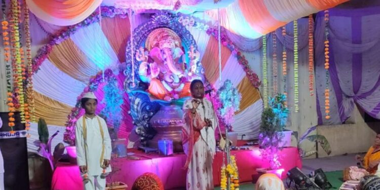 श्री कॉलनीतील फ्रेंड्स गणेश मित्र मंडळात,