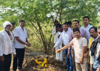 मुक्ताईनगर येथे मयत माकडावर ग्रामस्थांतर्फे अंतिम संस्कार, माणुसकी चे अनोखे दर्शन !