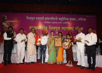 **योगेश पाटील राज्यस्तरीय शिवपुत्र महाराष्ट्र गौरव पुरस्काराने नगर येथील माऊली सभागृहात सन्मानित*