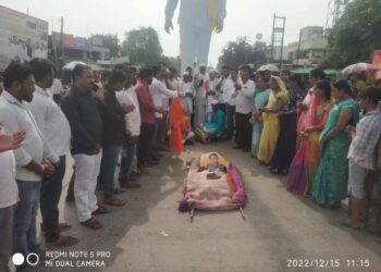 संत निंदेचे संतप्त पडसाद : सुषमा अंधारेंचे प्रतिकात्मक दहन 