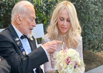 Buzz Aldrin Marriage: ५४ वर्षांपूर्वी चंद्रावर पाऊल ठेवणारे अंतराळवीर वयाच्या ९३ व्या वर्षी चढले बोहल्यावर
