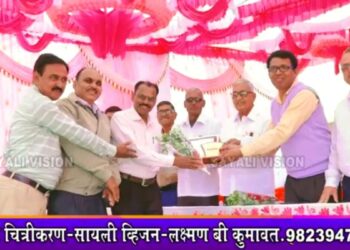 मुक्ताईनगर तालुका विज्ञान प्रदर्शनात माध्यमिक शिक्षक गटातून शरद बोदडे प्रथम