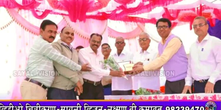 मुक्ताईनगर तालुका विज्ञान प्रदर्शनात माध्यमिक शिक्षक गटातून शरद बोदडे प्रथम