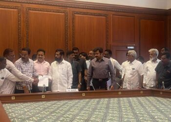 बोदवड उपसा सिंचन योजनेसंदर्भात सह्याद्री अतिथीगृहावर  मुख्यमंत्र्यांच्या अध्यक्षतेखाली महत्वपूर्ण आढावा बैठक संपन्न