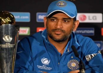 MS Dhoni Meets Team India: एमएस धोनची ड्रेसिंग रुममध्ये सरप्राईज एंन्ट्री, पुढे काय झालं पाहा व्हिडीओ..