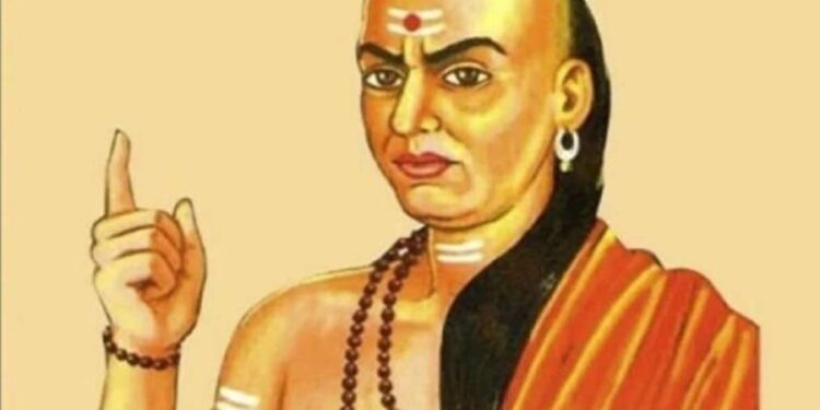 Chanakya Niti: पत्नीच्या अंगी असलेल्या या 4 गुणांनी पती ठरतो भाग्यवान, जाणून घ्या काय सांगते चाणक्य नीती