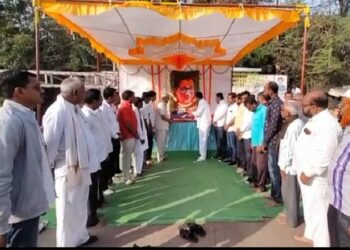 संत मुक्ताईनगर येथे स्व. बाळासाहेब ठाकरे यांना जयंतीनिमित्त अभिवादन