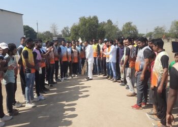 Muktainaiar News : आमदार चंद्रकांत पाटील जेव्हा मैदानात उतरतात.. बघा व्हिडीओ