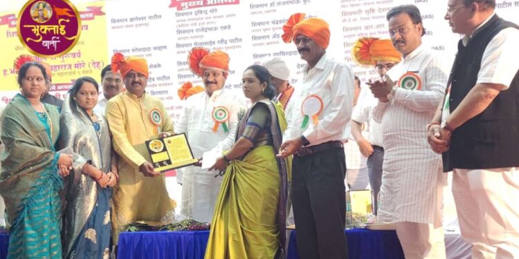 श्रीक्षेत्र मुक्ताईनगर येथील दिनेश कदम यांना मराठा भूषण पुरस्काराने केले सन्मानित !