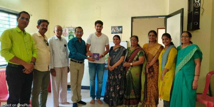 मुक्ताईनगरचा सनी बढे उच्च शिक्षणासाठी 20 ऑगस्ट रोजी नेदरलँड ला जाणार !