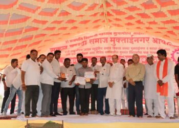 सकल मराठा समाज मुक्ताईनगर यांच्या वतीने,विविध समाजातील १० वी व १२ वीच्या गुणवंतांचा छत्रपती शिवाजी महाराज पुरस्कार देऊन गौरव !