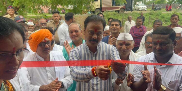 संत मुक्ताई मंदिराच्या परिसरात संत मुक्ताई चर्मकार मठाचे आमदार चंद्रकांत पाटलांचे हस्ते लोकार्पण !