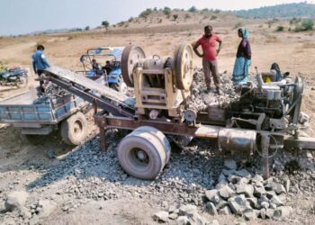 धक्कादायक : ओझरखेड धरण पाणलोट बुडीत क्षेत्रात विनापरवाना क्रशर मशीन