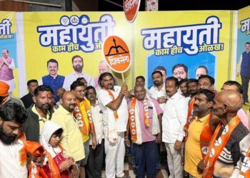 रोहिणी खडसेंना धक्का ! प्रचारात अग्रस्थानी  असलेल्या तेली समाजातील युवकांचा शिवसेनेत जाहीर प्रवेश !