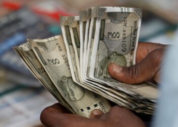 “धक्कादायक : मुक्ताईनगरमध्ये स्टेट बँकेत सापडल्या बनावट नोटा – गुन्हा दाखल!”