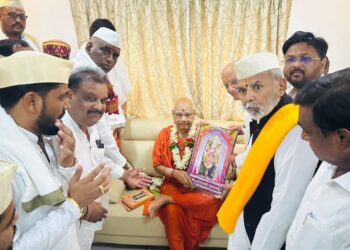 “मुक्ताई मंदिरावर सोन्याचा कळस — मोदींना आमंत्रणासाठी गोविंददेवगिरी महाराजांचा पुढाकार”