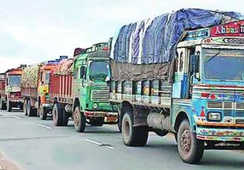 धक्कादायक! मुक्ताईनगरमध्ये पुन्हा एक अपघात; शिवसेना उपतालुकाप्रमुख बालकासह थोडक्यात बचावले!