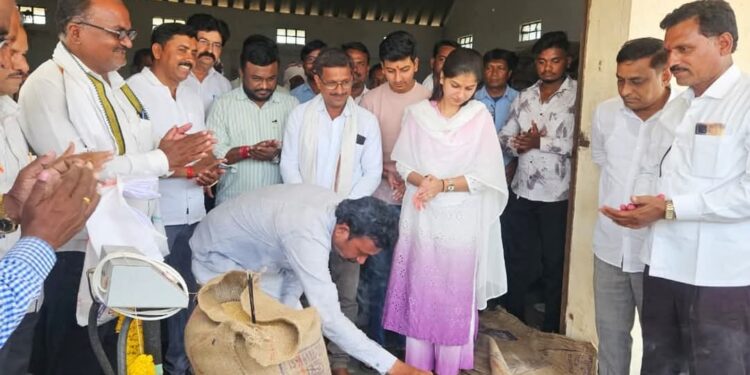 ЁЯУ░ рд╢реЗрддрдХрд▒реНрдпрд╛рдВрдЪреНрдпрд╛ рджрд╛рд░рд╛рдд рдорджрддреАрдЪрд╛ рд╣рд╛рдд тАУ рдХреБрд▒реНрд╣рд╛ рдпреЗрдереЗ рд╢рд╛рд╕рдХреАрдп рдЬреНрд╡рд╛рд░реА рдЦрд░реЗрджреА рдХреЗрдВрджреНрд░рд╛рдЪрд╛ рднрд╡реНрдп рд╢реБрднрд╛рд░рдВрдн! ЁЯМ╛