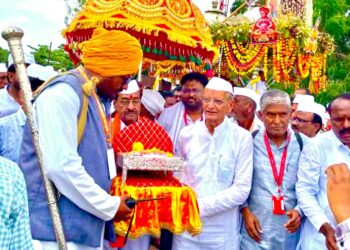 🌸 संत मुक्ताबाई पालखीचे सोलापूर जिल्ह्यात भव्य स्वागत 🌸