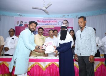 👉 “गुणवत्ता हवी? मग ‘ही’ चार सूत्रे पाळा! – माजी मंत्री गुलाबराव देवकर यांचे विद्यार्थ्यांना जबरदस्त मंत्र”