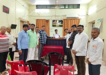 मुक्ताईनगरमध्ये अनेक भागात अतिवृष्टीने घरांची पडझड, तातडीने पंचनामे करून नुकसान भरपाई देण्याची शिवसेनेची मागणी